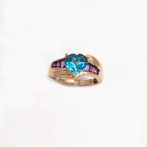 SOLD***14KT Gold heart shaped Topaz Ring Sz 5.5 - Picture 1 of 2